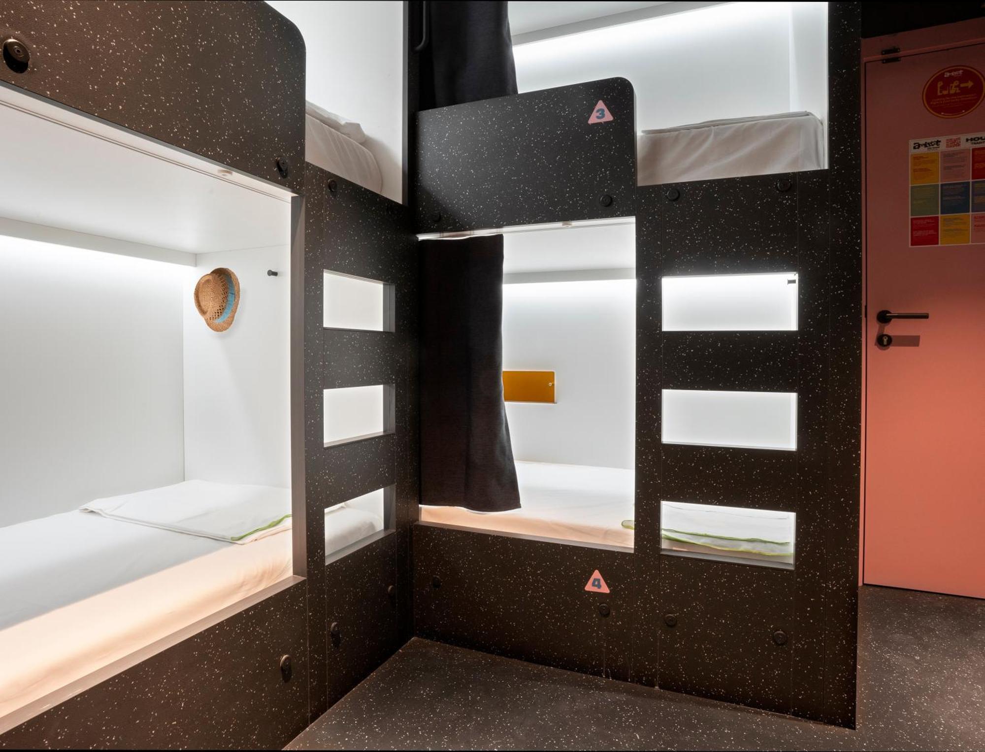 Amistat City Hostel Barcelona Buitenkant foto